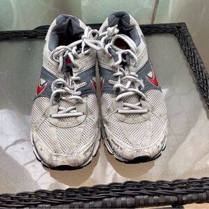 Nike Air Pegasus size 7.5